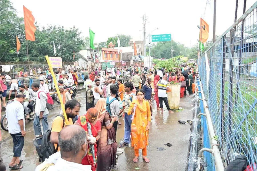 अंतिम सोमवार को मप्र के कुबेरेश्वरधाम पर उमड़ा आस्था का महासागर, अमेरिका-ब्रिटेन समेत कई देशों से पहुंचे शिवभक्त