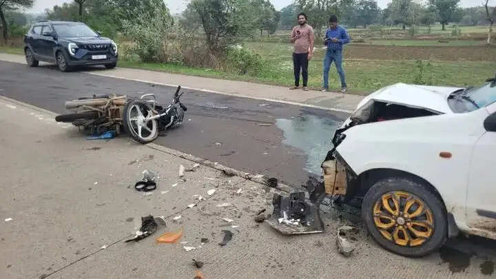 अनूपपुर: सड़क हादसे में एक की मौत, एक घायल, राज्य मंत्री दिलीप जायसवाल ने रुकवाया काफिला, घायलों को पहुंचाया अस्पताल