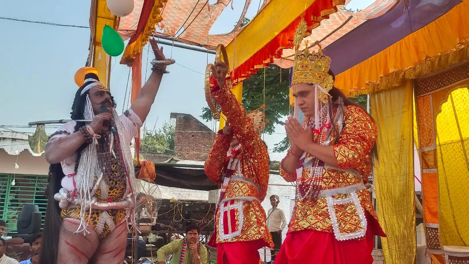 औरैया : धनुष भंग लीला में गूंजे जय श्रीराम के जयकारे, परशुराम-लक्ष्मण संवाद ने बंधा समां