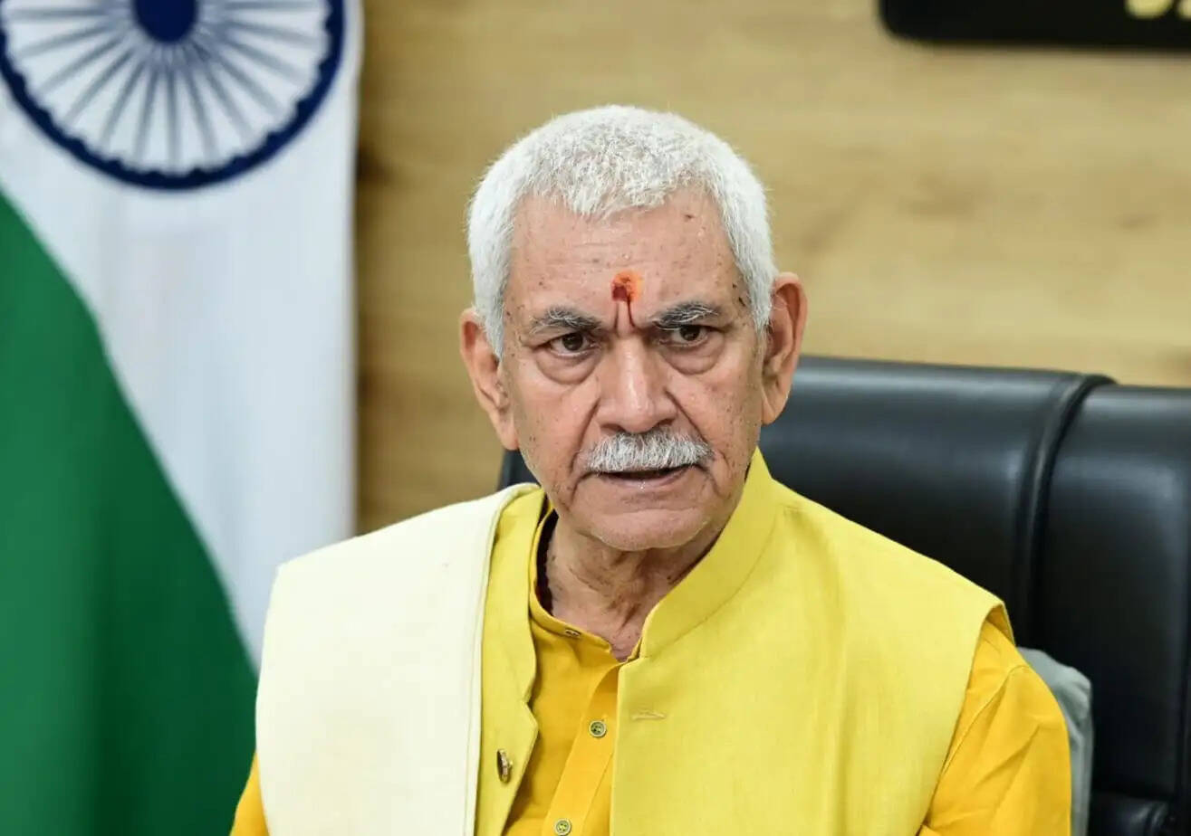 उपराज्यपाल सिन्हा ने श्रीनगर अंतरराष्ट्रीय हवाई अड्डे पर नागरिक एन्क्लेव के व्यापक विस्तार के लिए पीएम मोदी के प्रति किया आभार व्यक्त