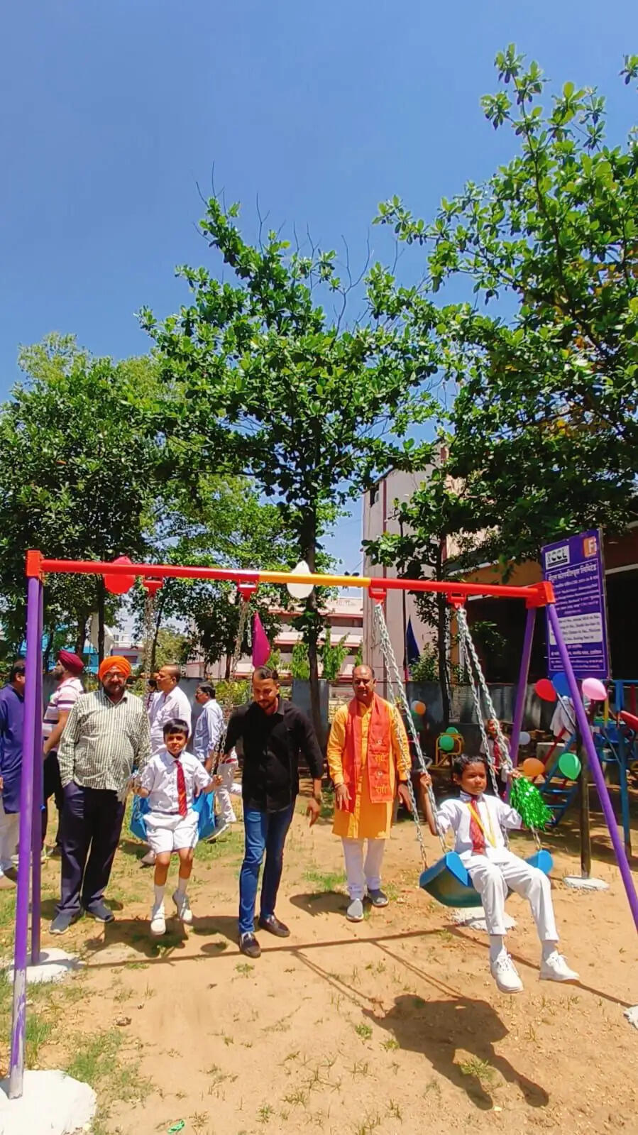 रामगढ़ के तीन विद्यालयों में खेल सामग्रियों का शुभारंभ