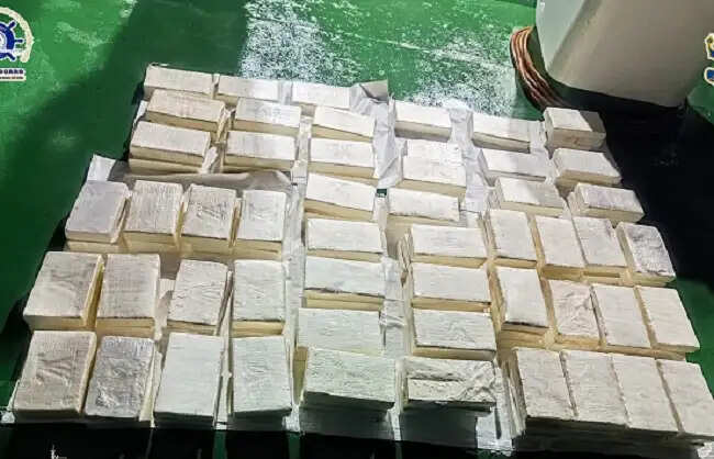 भारतीय कोस्ट गार्ड और गुजरात एटीएस ने कच्छ में पकड़ी 100 किलो कोकीन
