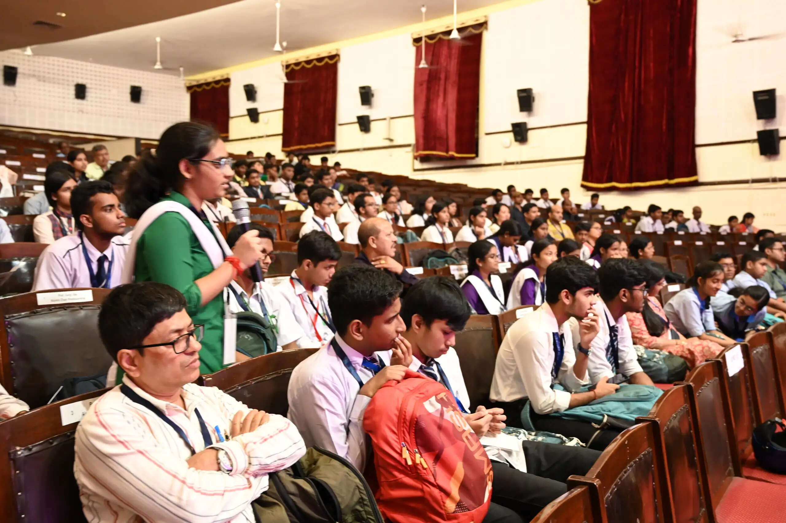 आईआईटी खड़गपुर के स्कूल कनेक्ट कार्यक्रम में विद्यार्थियों ने जाना विज्ञान और नवाचार