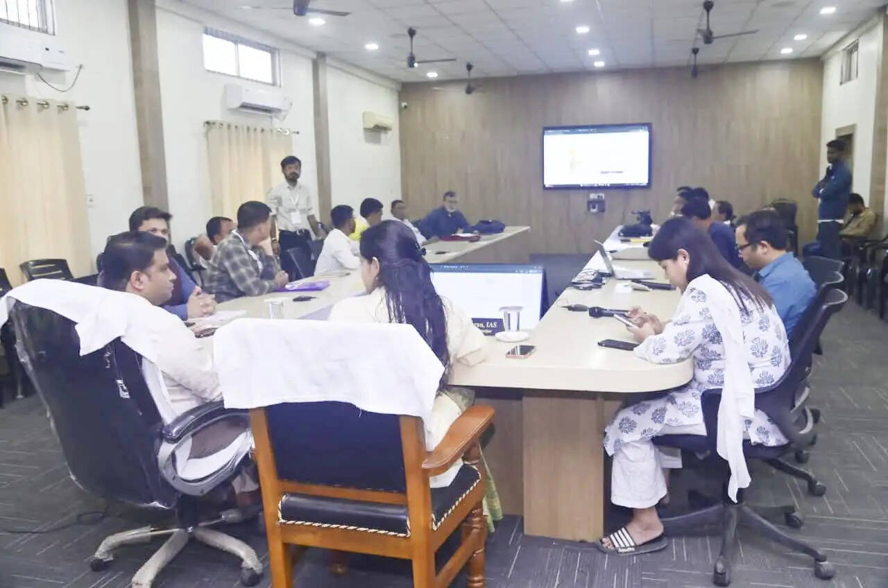 तामुलपुर में ईवीएम और वीवीपैट का द्वितीय रैंडमाइजेशन संपन्न