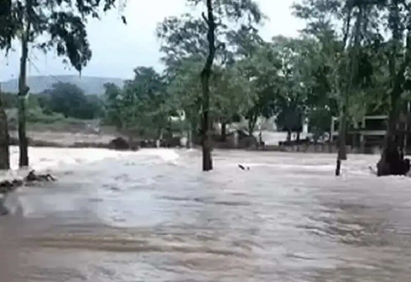 चित्रकूट में फिर उफान पर मंदाकिनी, 26 दिन में दूसरी बार बाढ़ जैसे हालात