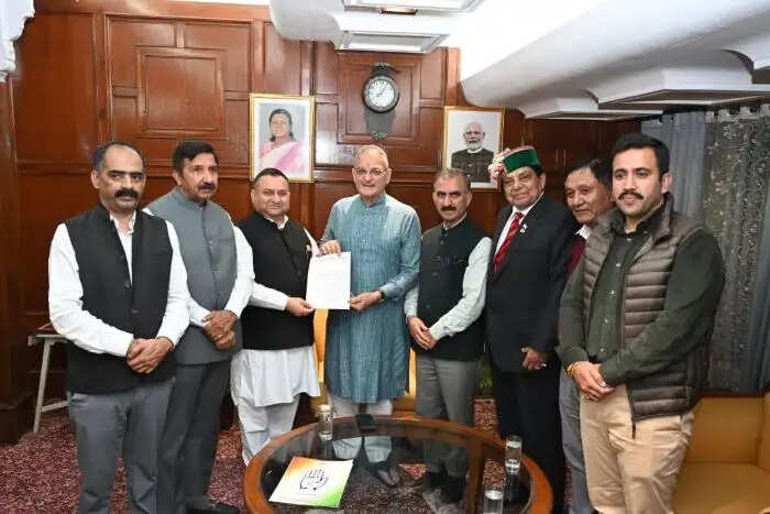 नीट छात्रों पर लाठीचार्ज और राहुल-प्रियंका गांधी को हिरासत में लिए जाने के विरोध में कांग्रेस ने किया प्रदर्शन