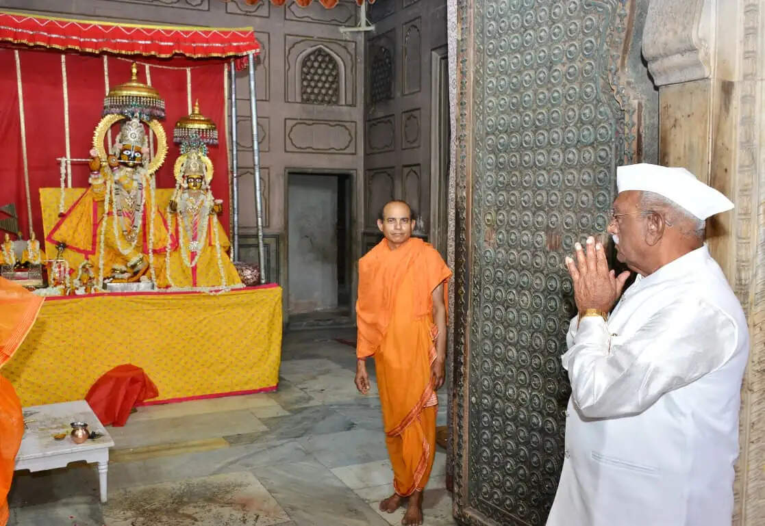 राज्यपाल ने राधा माधव मंदिर के दर्शन कर सभी के मंगल की कामना की