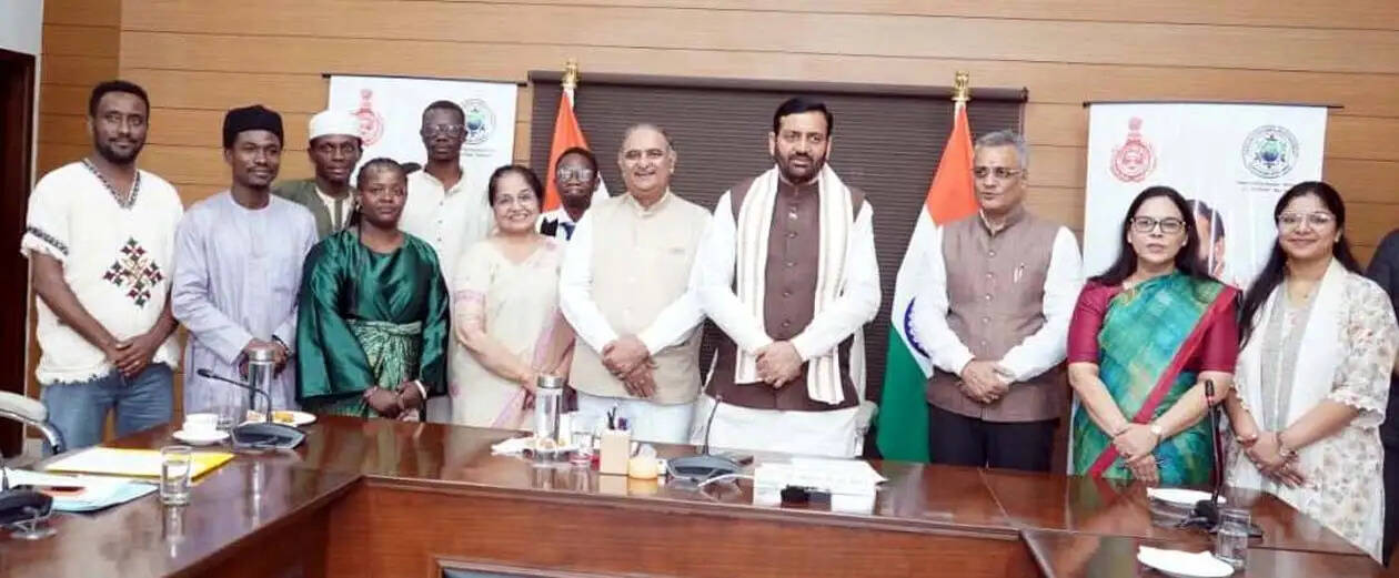 मुख्यमंत्री नायब सैनी से बाेले विदेशी विद्यार्थी, एचएयू में मिला भारत जैसा अपनापन