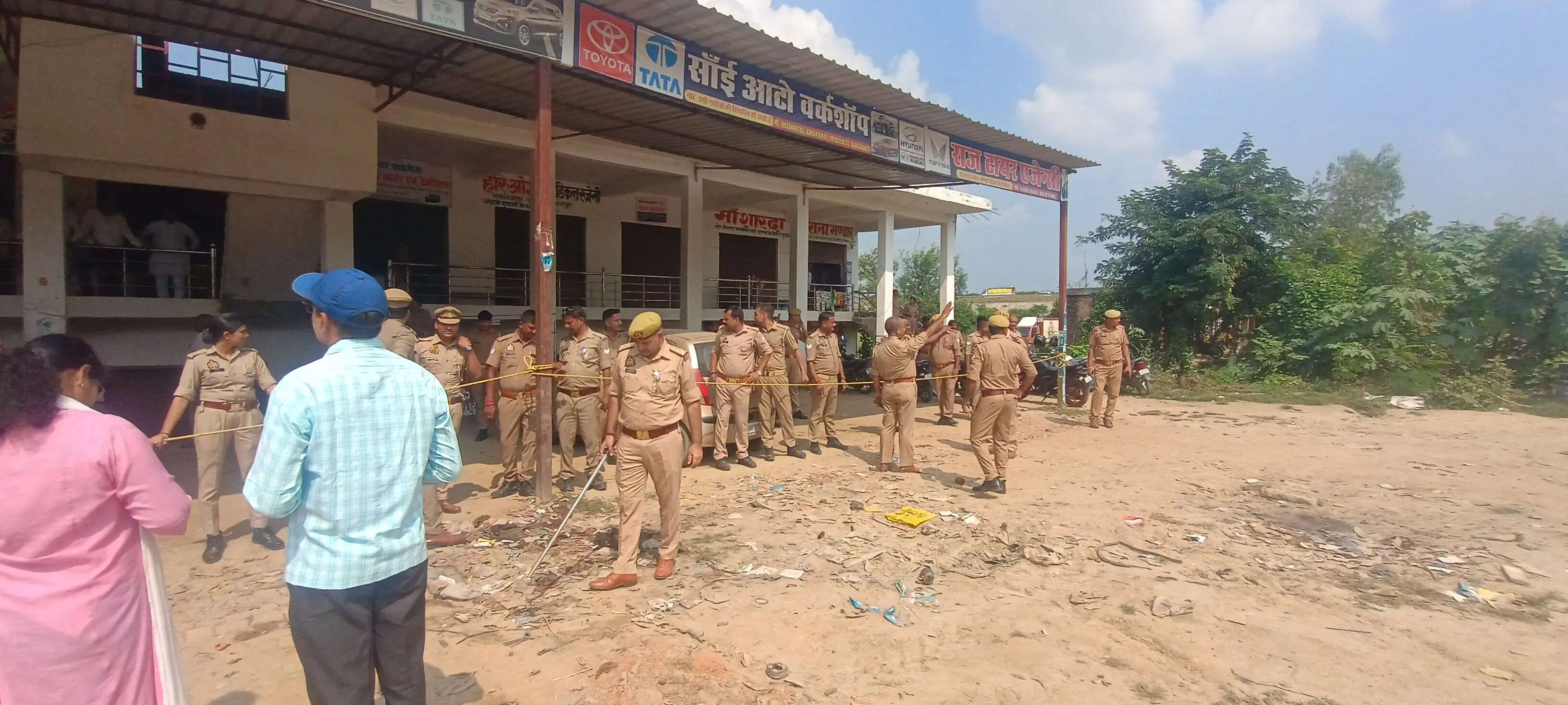 जौनपुर में भाजपा महिला मोर्चा ने किया कांग्रेस कार्यालय के सामने प्रदर्शन, सांसद बिमोल अकोइजम की बर्खास्तगी की मांग