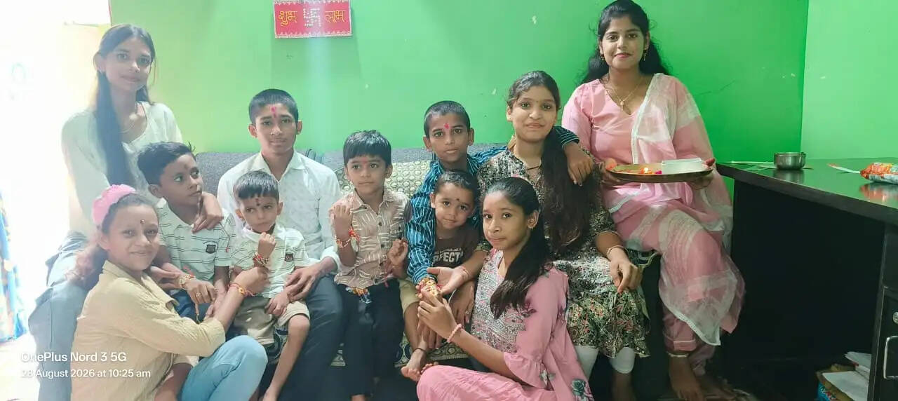 रक्षाबंधन पर सजी भाइयों की कलाई, बहनों ने मांगा सुख-समृद्धि का आशीर्वाद