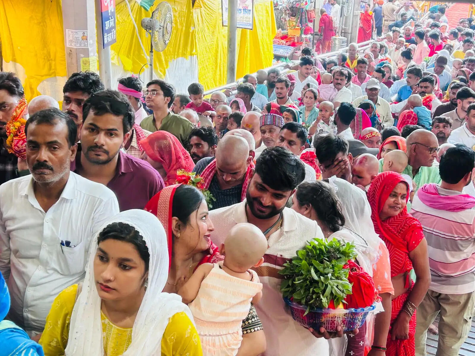 मां ब्रह्मचारिणी के दर्शन को उमड़ा आस्था का सैलाब, जयकारों से गूंजा विंध्यधाम
