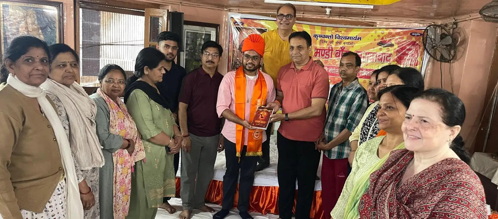 यूपीएससी में 77वीं रैंक पाने पर देवांश गुप्ता सम्मानित