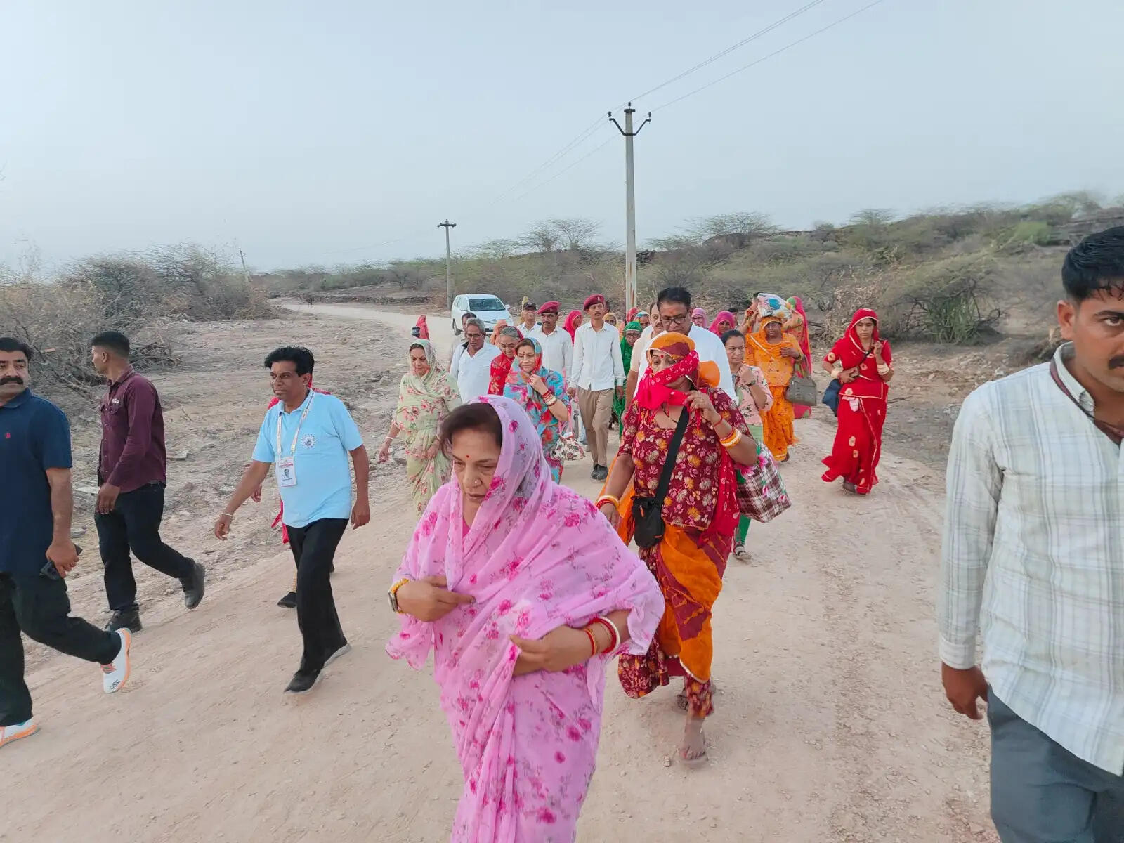 भजन कीर्तन करते आगे बढ़ रही भोगिशैल परिक्रमा यात्रा