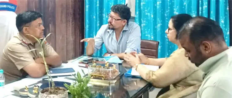 घर प्रसव पर सख्ती: 18 दाइयों पर कार्रवाई की चेतावनी