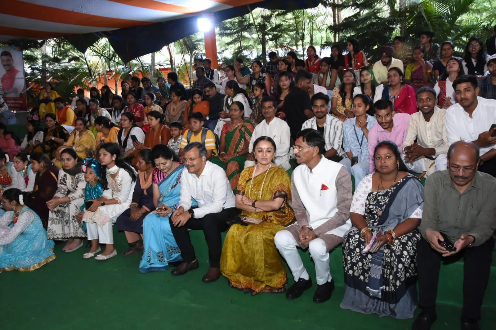 सांसद सांस्कृतिक महोत्सव सह स्वदेशी मेला में हजारों लोगों ने किया भ्रमण
