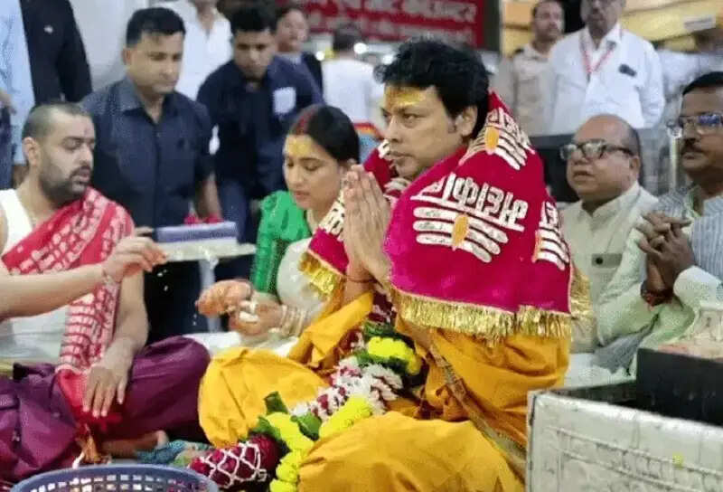 मप्र भाजपा के प्रभारी बनने के बाद पहली बार उज्जैन पहुंचे बिप्लव कुमार देब, सपत्नीक किए बाबा महाकाल के दर्शन