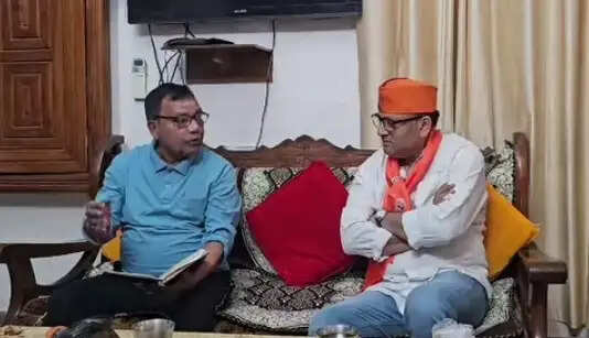 होली पर विधायक को कवि ने सुनायी 'विकास की गाथा' कविता