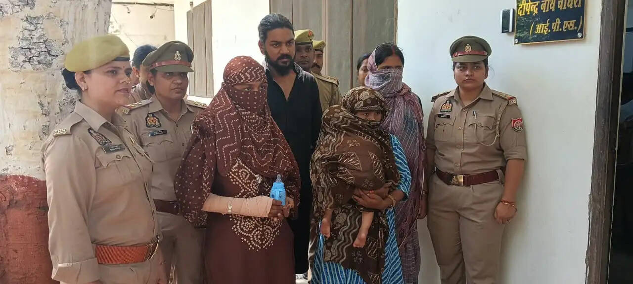 कानपुर पुलिस ने ‘उल्टी गैंग’ की 3 महिलाओं काे किया गिरफ्तार, मुठभेड़ में पकड़ा गया सरगना