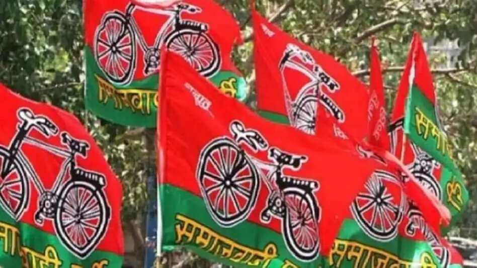 प्रेस वार्ता में थप्पड़ कांड के बाद अखिलेश यादव का एक्शन - गोरखपुर की सपा जिला-महानगर एवं सभी फ्रंटल संगठन भंग