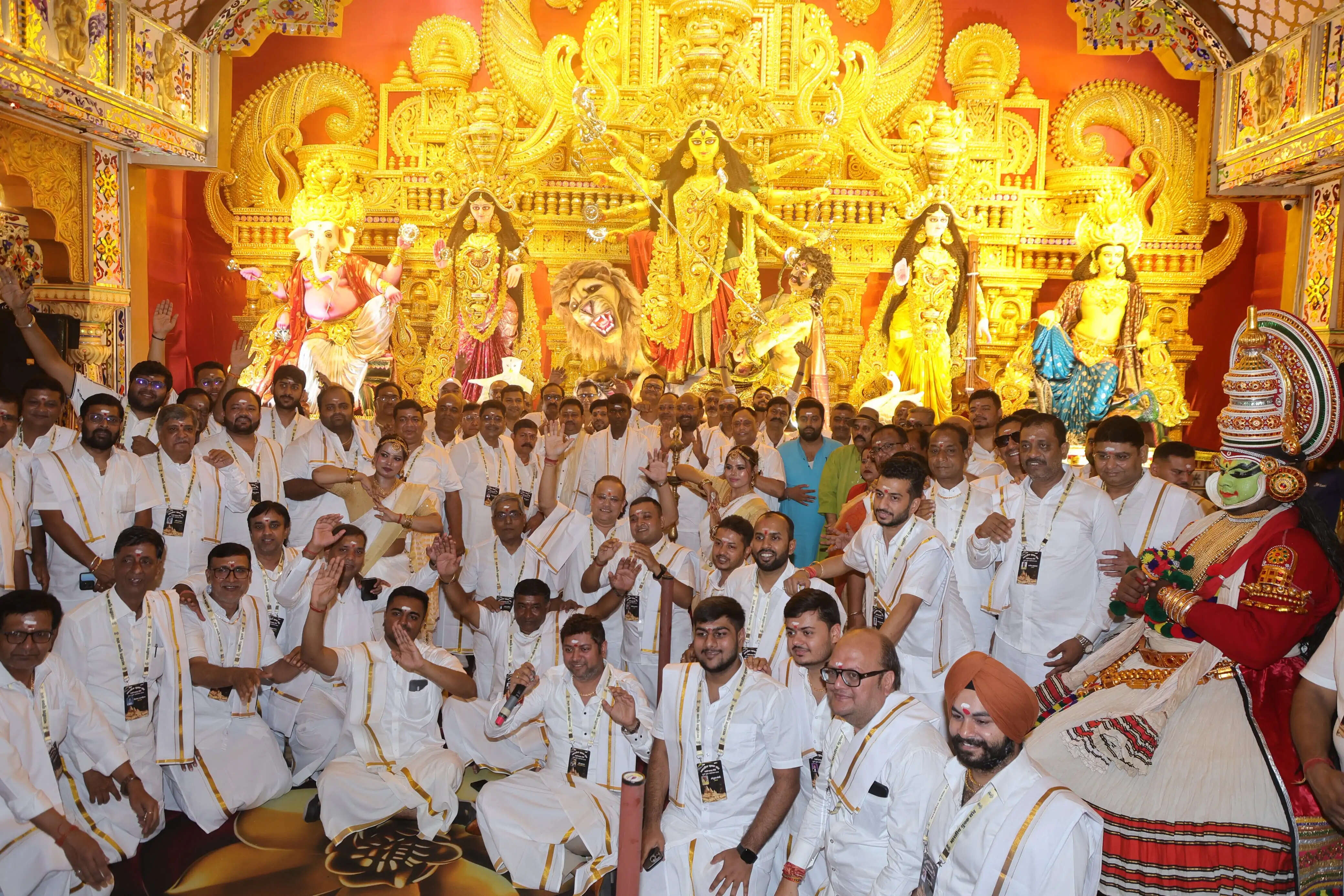 रांची में नौ पूजा पंडालों का खुला पट, मां भवानी के दर्शन को उमड़े श्रद्धालु
