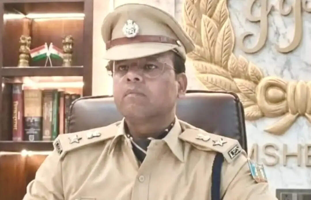 घूस लेते कैमरे में कैद हुए तीन ट्रैफिक पुलिसकर्मी निलंबित, जांच के आदेश