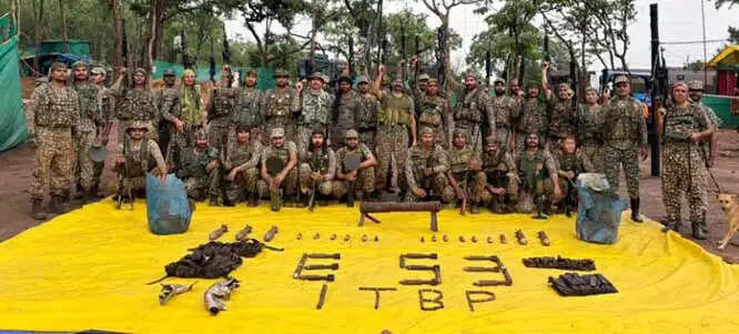 छत्तीसगढ़ के नारायणपुर में 15 किलो का प्रेशर कुकर आईईडी और भारी मात्रा में हथियार बरामद