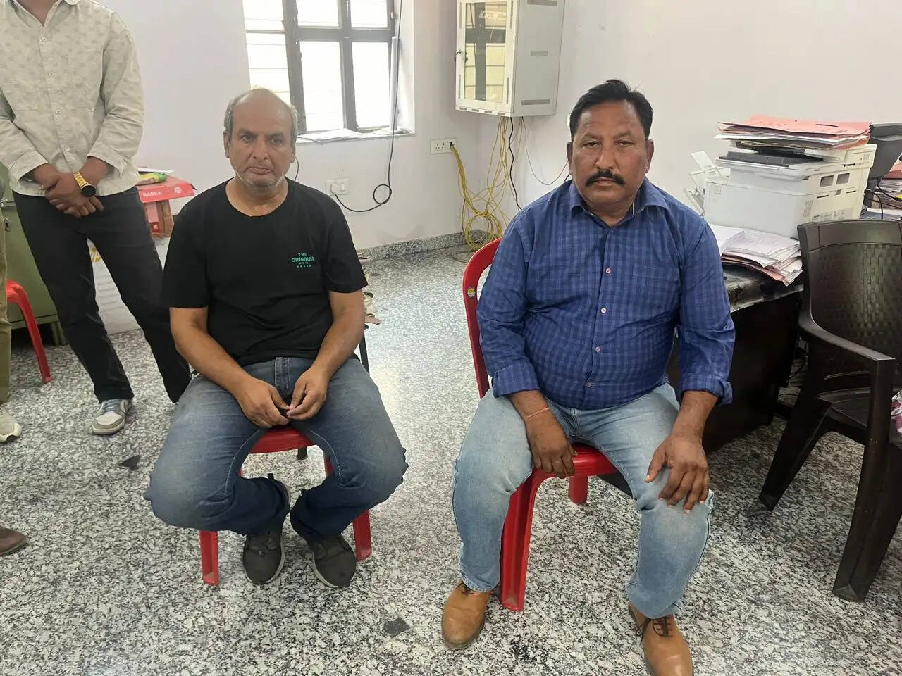 सैलरी बनाने की एवज में रिश्वत लेते स्वास्थ्य निरीक्षक ट्रैप