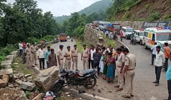 केशकाल घाट में पत्थर से टकराई बाइक, दो युवकाें की मौके पर हुई मौत