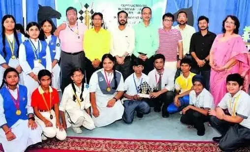 इंटर स्कूल शतरंज प्रतियोगिता : अंडर-14 बालक वर्ग में अलख और बालिका वर्ग में निधि सैनी चैम्पियन