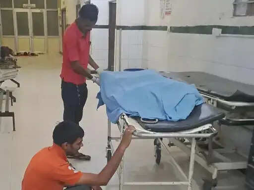 टोल प्लाजा के पास ट्रेलर ने आरटीओ गार्ड को कुचला, मौके पर मौत