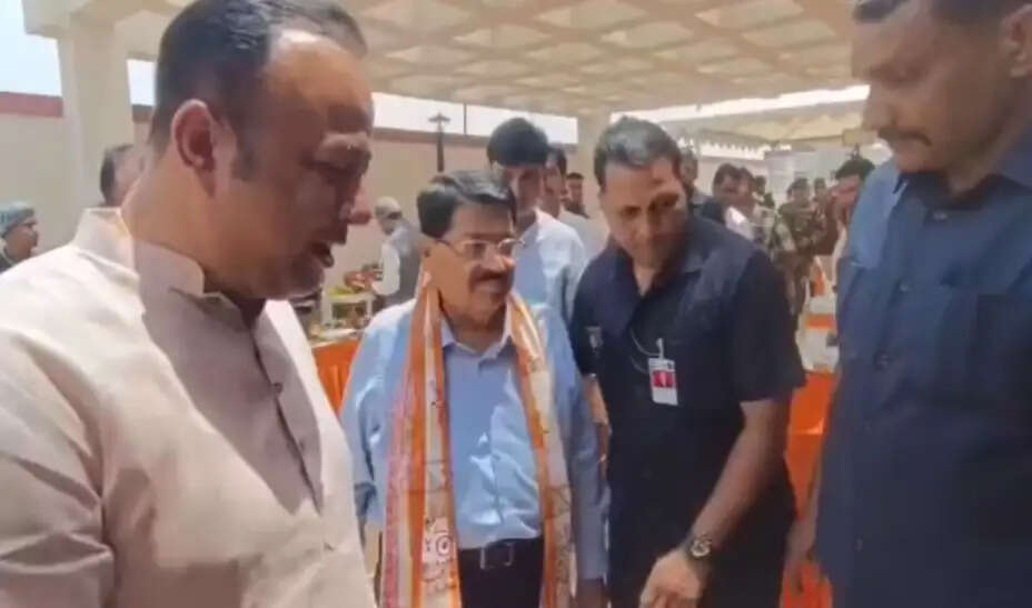 राज्यसभा चुनाव : झामुमो, कांग्रेस और निर्दलीय उम्मीदवारों ने किया दो-दो सेट में नामांकन