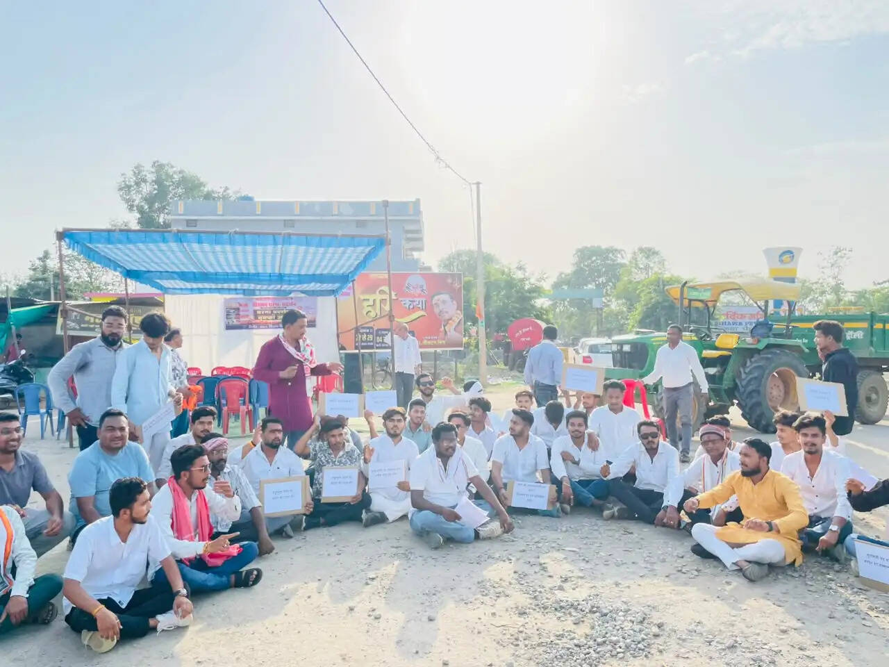 सिहावा की जर्जर सड़कों पर फूटा जनाक्रोश, एनएसयूआई ने किया सड़क जाम