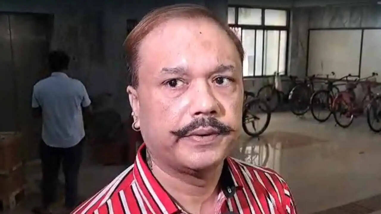 शिक्षक भर्ती मामले में ईडी के सामने पेश हुए मदन मित्रा के बड़े बेटे स्वरूप, बैंक दस्तावेज किए जमा