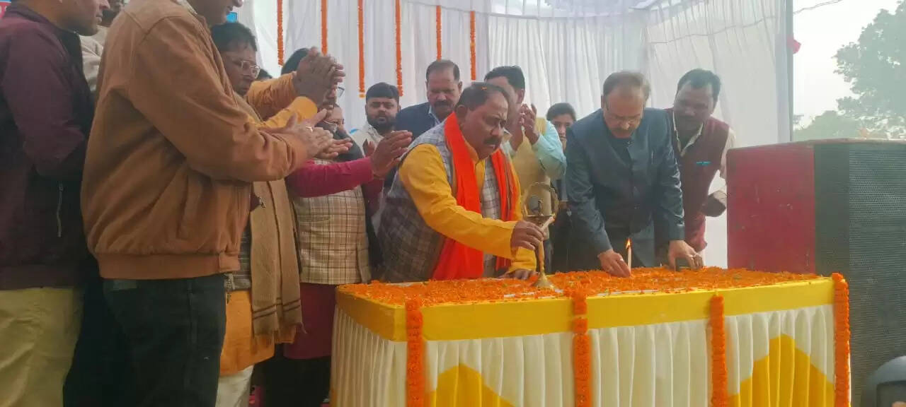 विद्यालय के नवनिर्मित भवन का मंत्री नारायण प्रसाद ने किया उद्घाटन