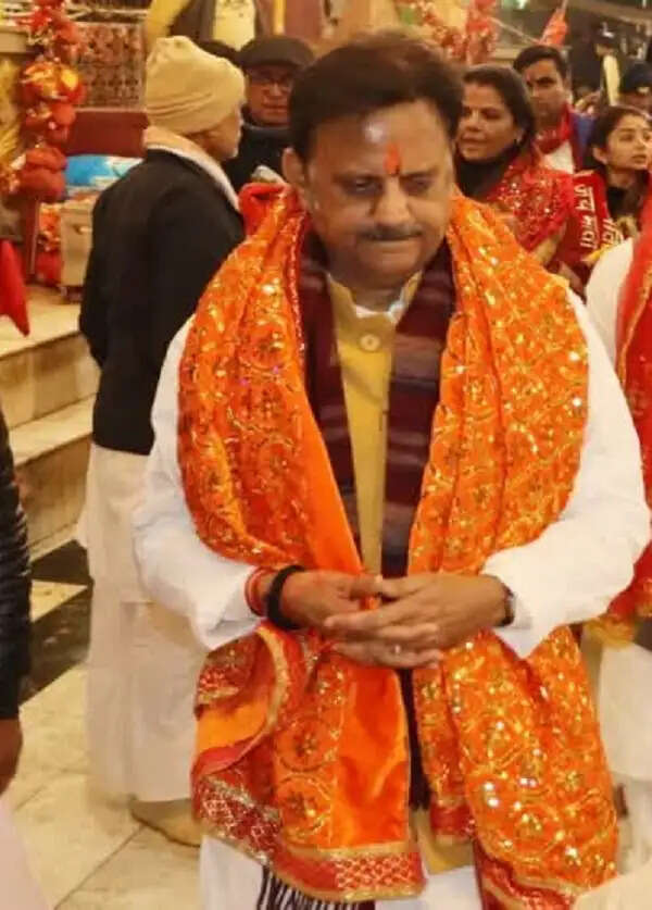 मैहर : माँ शारदा के दरबार में उपमुख्यमंत्री राजेंद्र शुक्ल, प्रदेश की खुशहाली की कामना