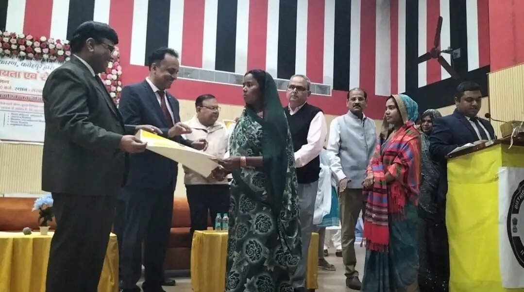 मेगा सहायता शिविर का आयोजन, योजनाओं के उपहार पाकर लाभार्थी हुए गदगद