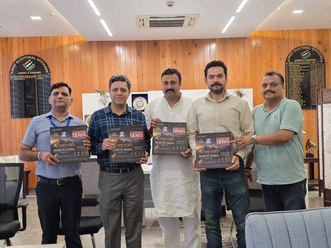 ‘एचीवर्स ऑफ नॉर्थ इंडिया’ पुस्तक का विमोचन, समाज के प्रेरणादायी व्यक्तित्वों को किया गया सम्मानित