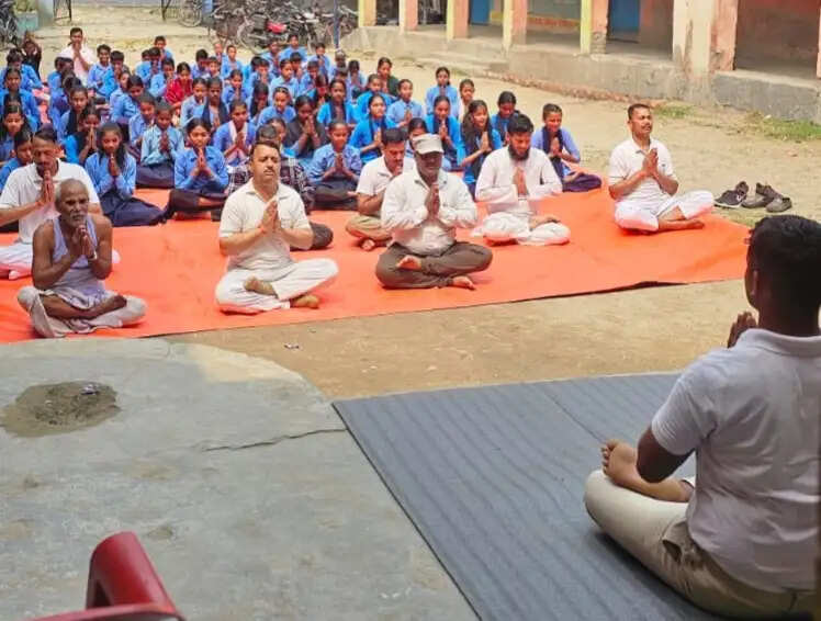 एसएसबी ने डुमरबन्ना में अन्तर्राष्ट्रीय योग दिवस को लेकर किया योगा अभ्यास