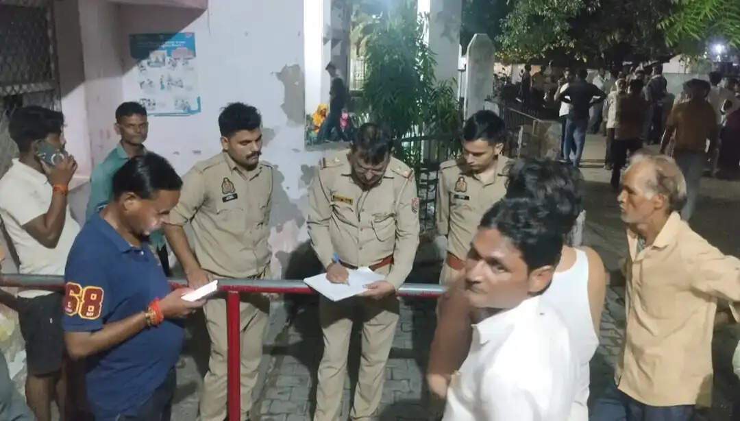 छत पर टहल रहे युवक की हाईटेंशन लाइन से झुलसकर मौत
