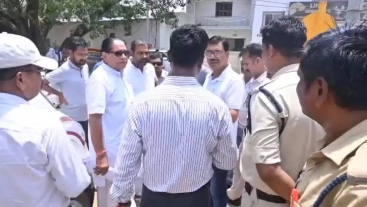 सूरजपुर : भाजपा के पूर्व जिला महामंत्री ने अवैध कब्जा हटाने गए तहसीलदार को दी 'ताकत' दिखाने की धमकी