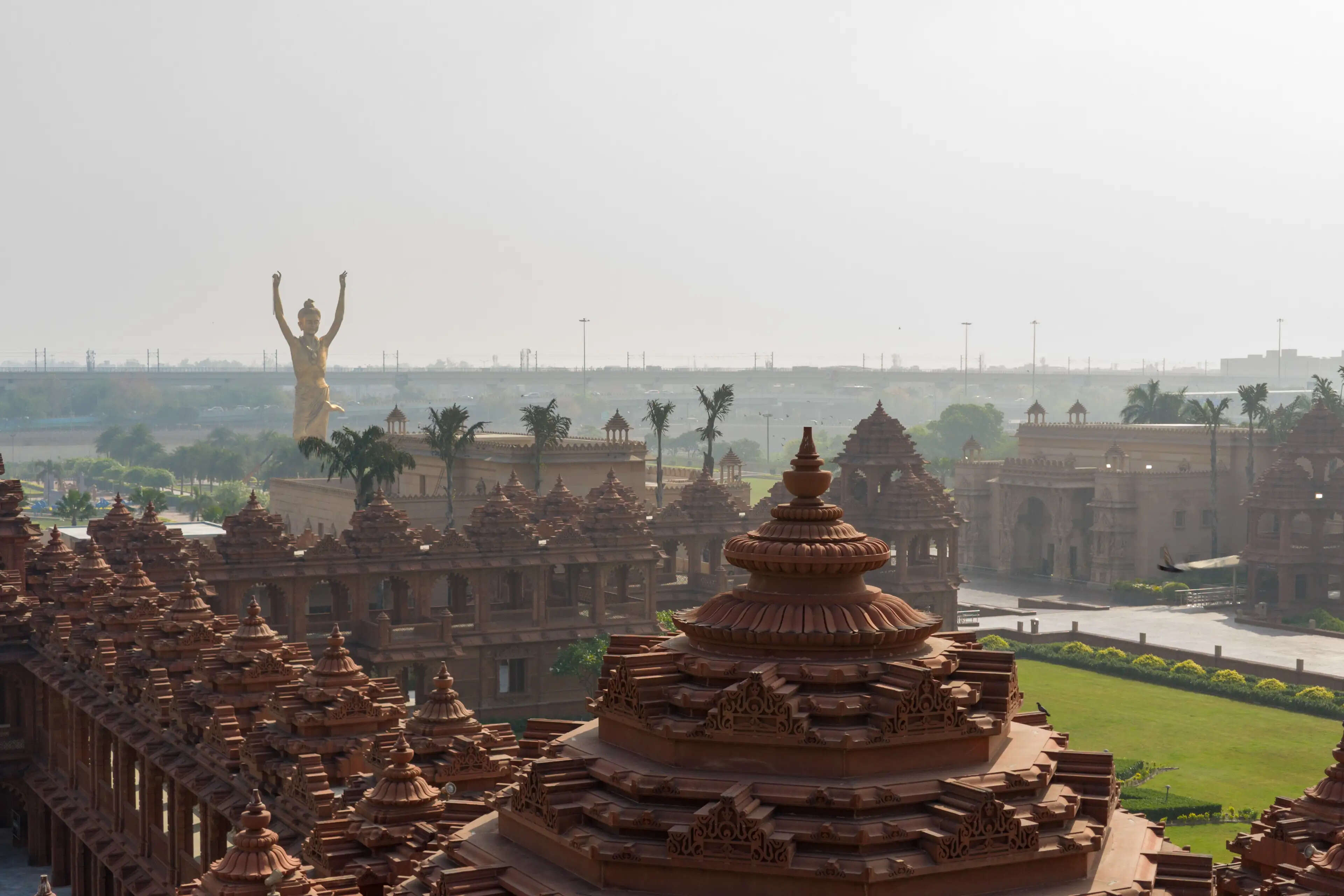 दिल्ली के अक्षरधाम में 108 फीट ऊंची श्री नीलकंठ वर्णी प्रतिमा की प्राण-प्रतिष्ठा कल