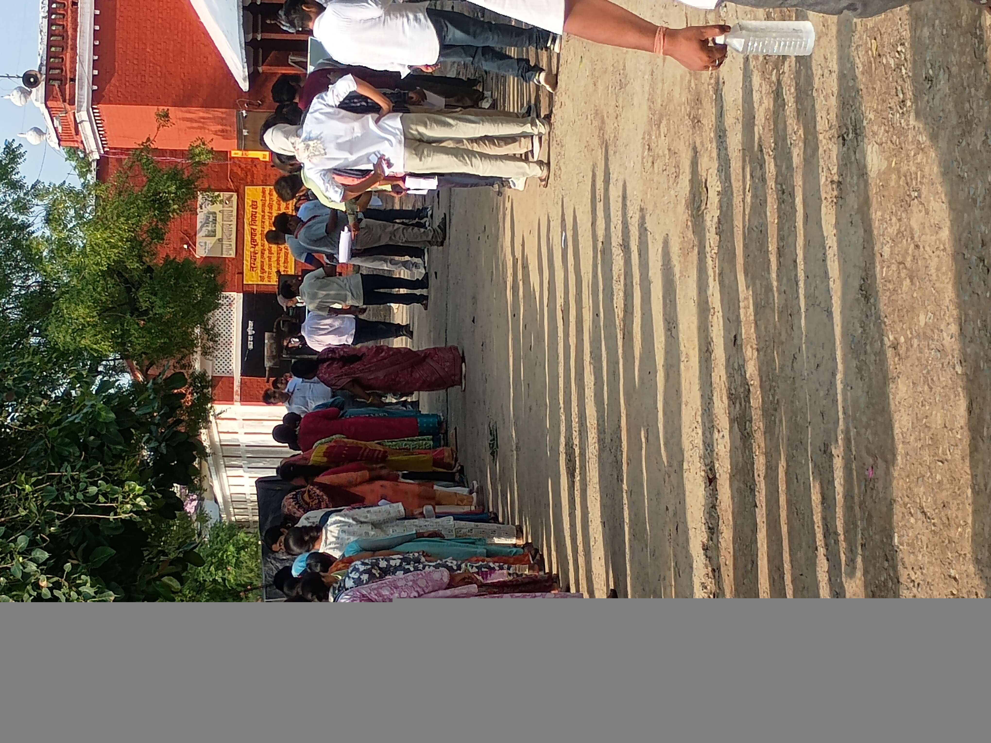 पुलिस प्रशासन की चौकसी के बीच उत्तर प्रदेश में शुरू हुई टीईटी परीक्षा