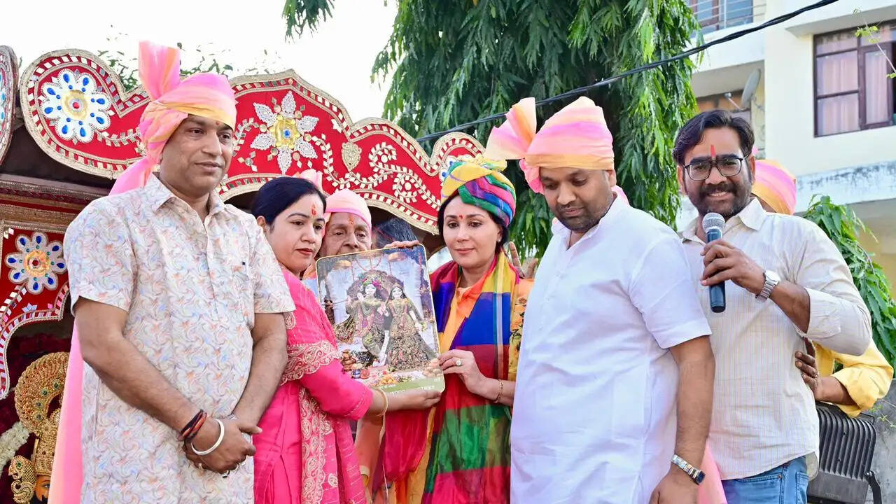 भक्ति की बयार: उपमुख्यमंत्री दीया कुमारी ने विशाल निशान पदयात्रा को किया रवाना