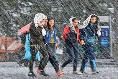 मूसलाधार वर्षा से नैनीताल में जनजीवन प्रभावित, झील का जलस्तर 80 फीट 4 इंच पहुंचा