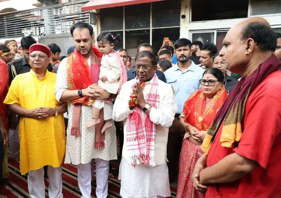 राज्यपाल लक्ष्मण प्रसाद आचार्य ने की मां कामाख्या की पूजा-अर्चना