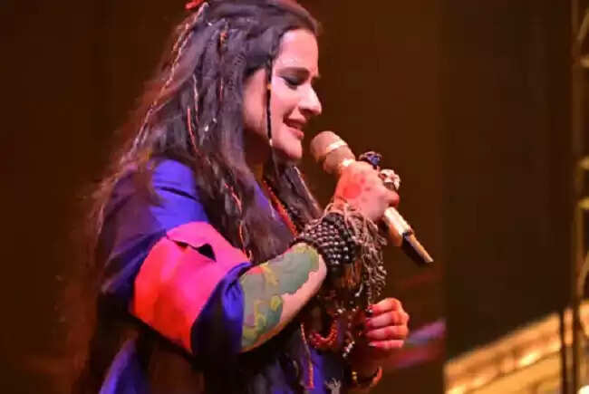 उज्जैन के महाकाल लोक में गूंजा जय काल महाकाल, सोना महापात्रा ने दी शानदार प्रस्तुति