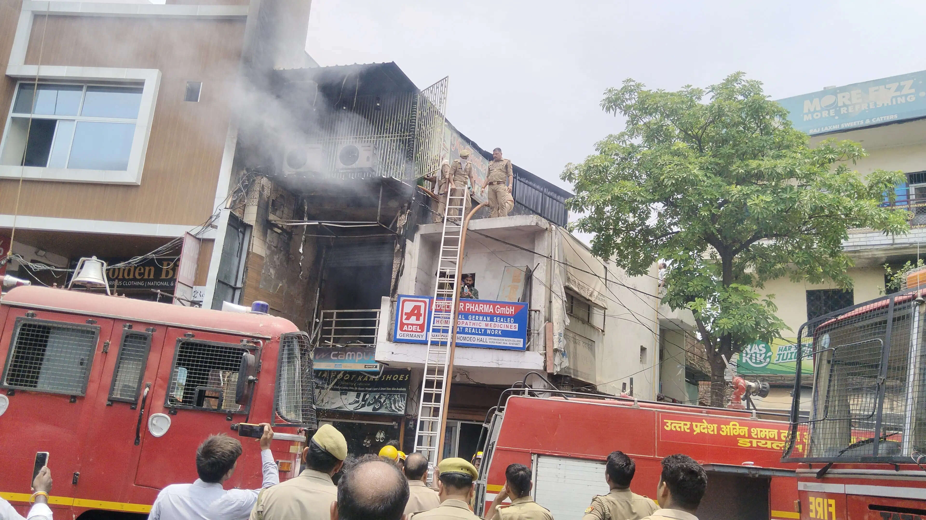 लखनऊ में अलग-अलग जगहों पर लगी आग,बुझाने में जुटे दमकल कर्मी
