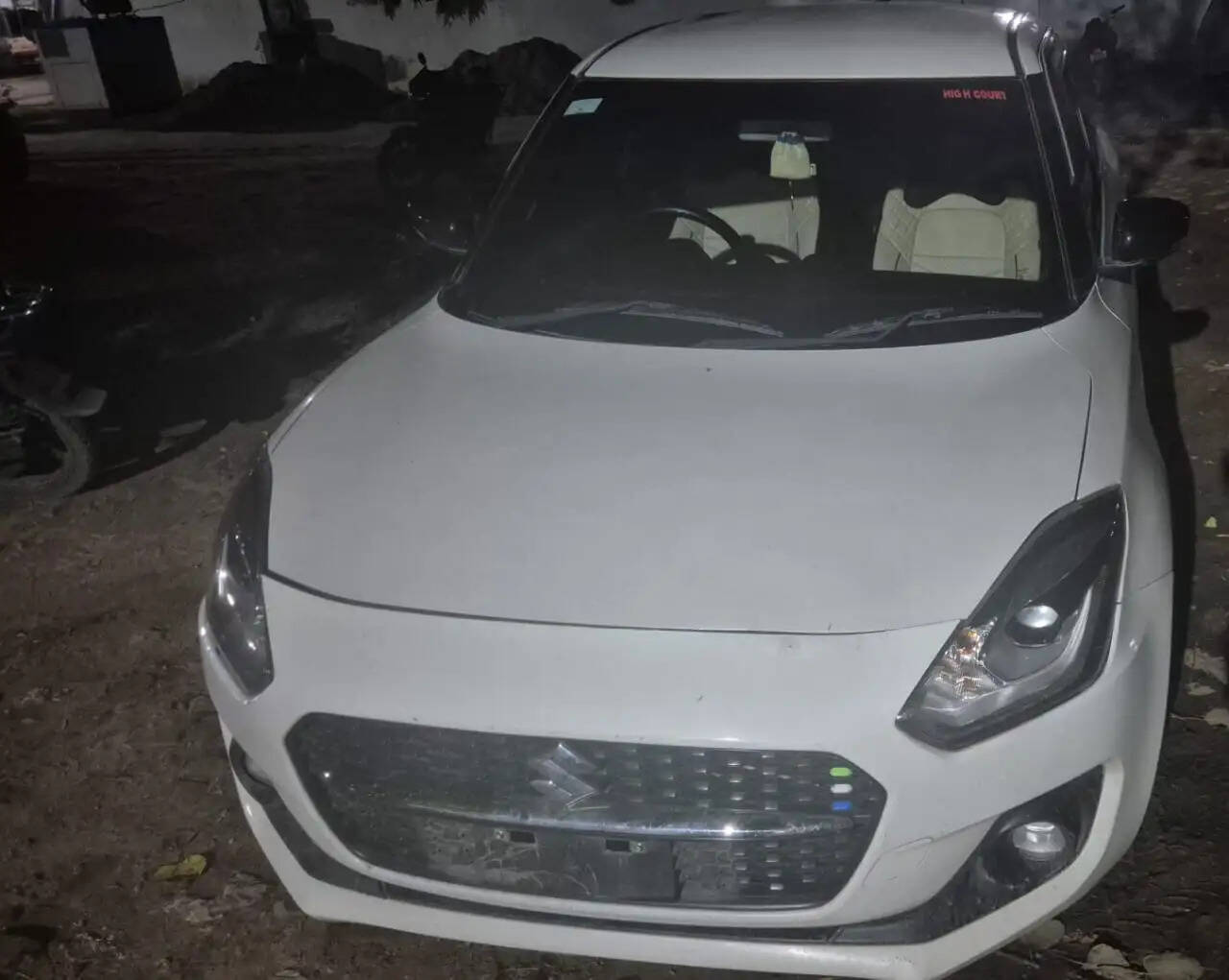 टोल प्लाजा पर बैरियर तोड़कर बिना टोल निकलने के मामले में दो वाहन सीज