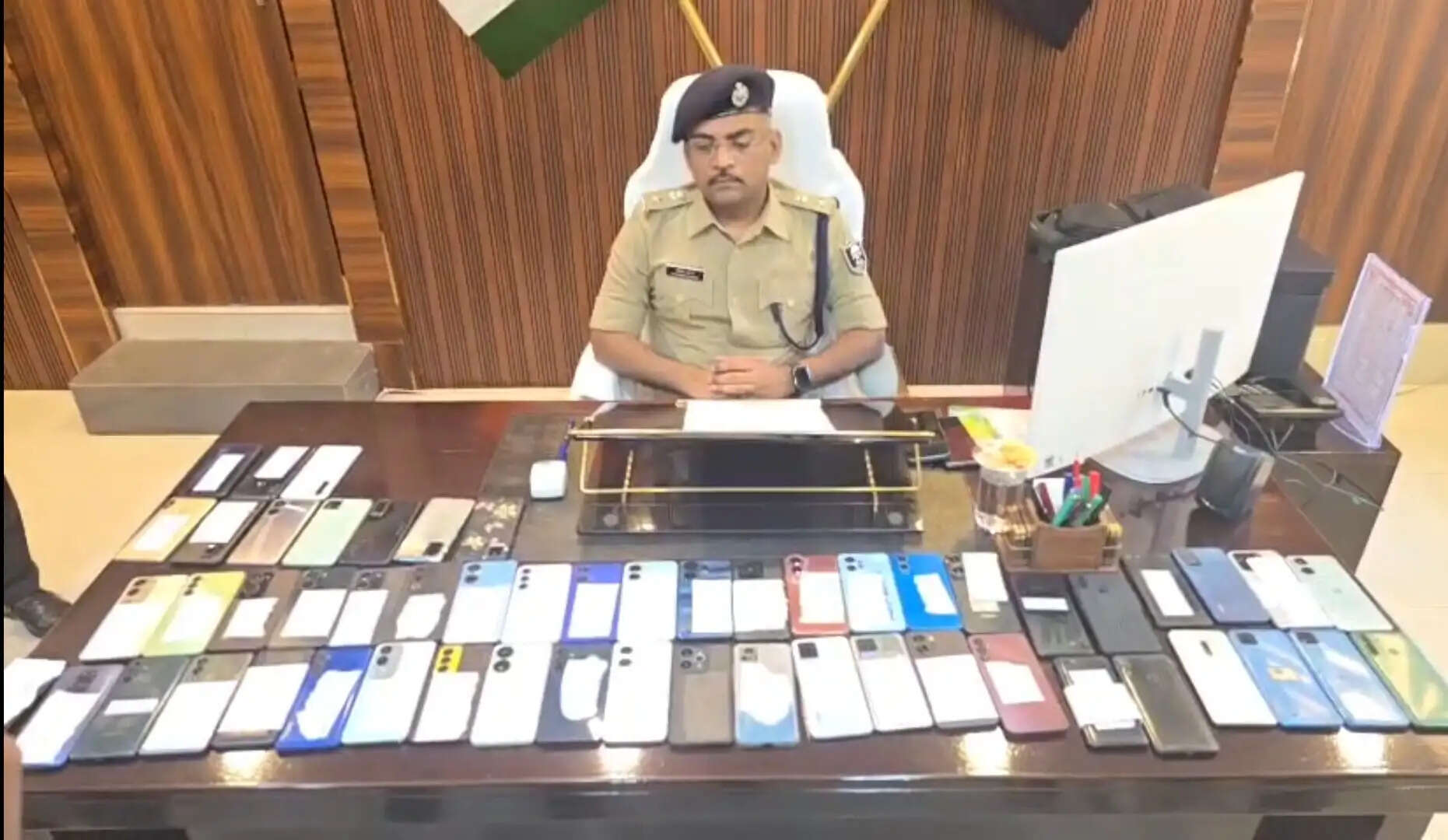 ऑपरेशन मुस्कान के तहत चोरी हुई 50 मोबाइल धारकों को मिला फोन