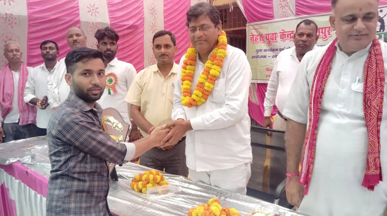 मैदान में दौड़ी युवाओं की ऊर्जा, वॉलीबॉल में दिखा जोश